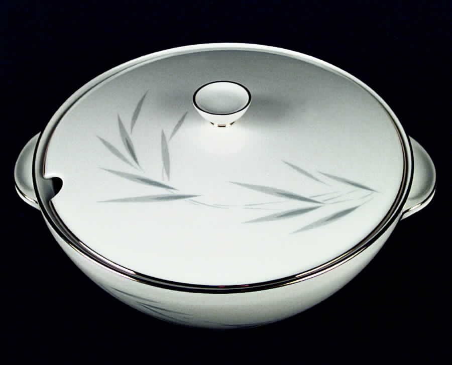 8891 Tureen &  Lid by Hutschenreuther-1