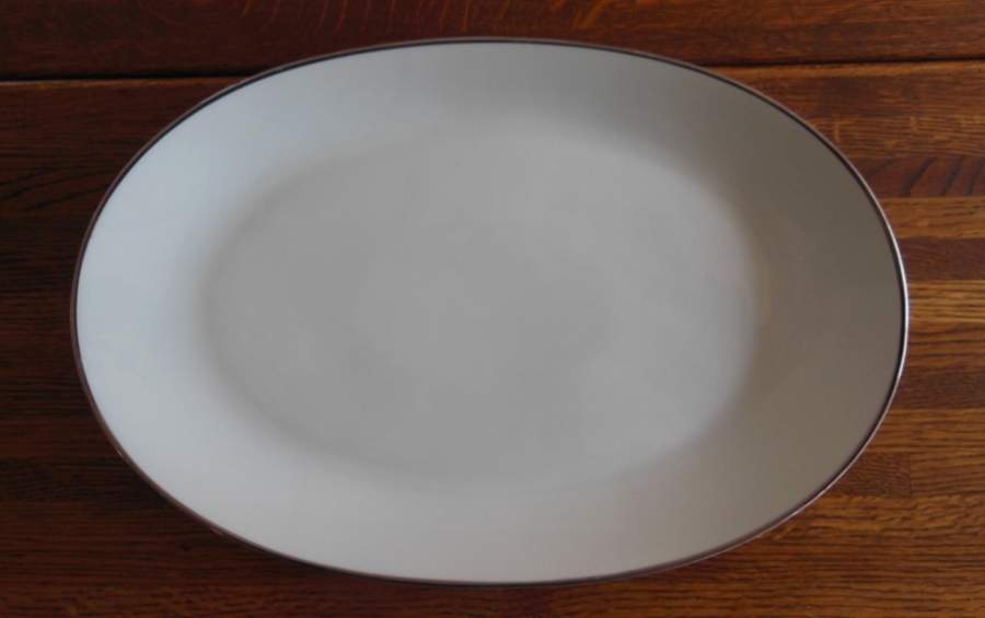 8930 15" Oval Serving Platter by Hutschenreuther-1
