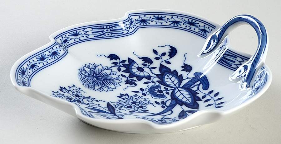 Blue Onion 6" Leaf Dish by Hutschenreuther-1