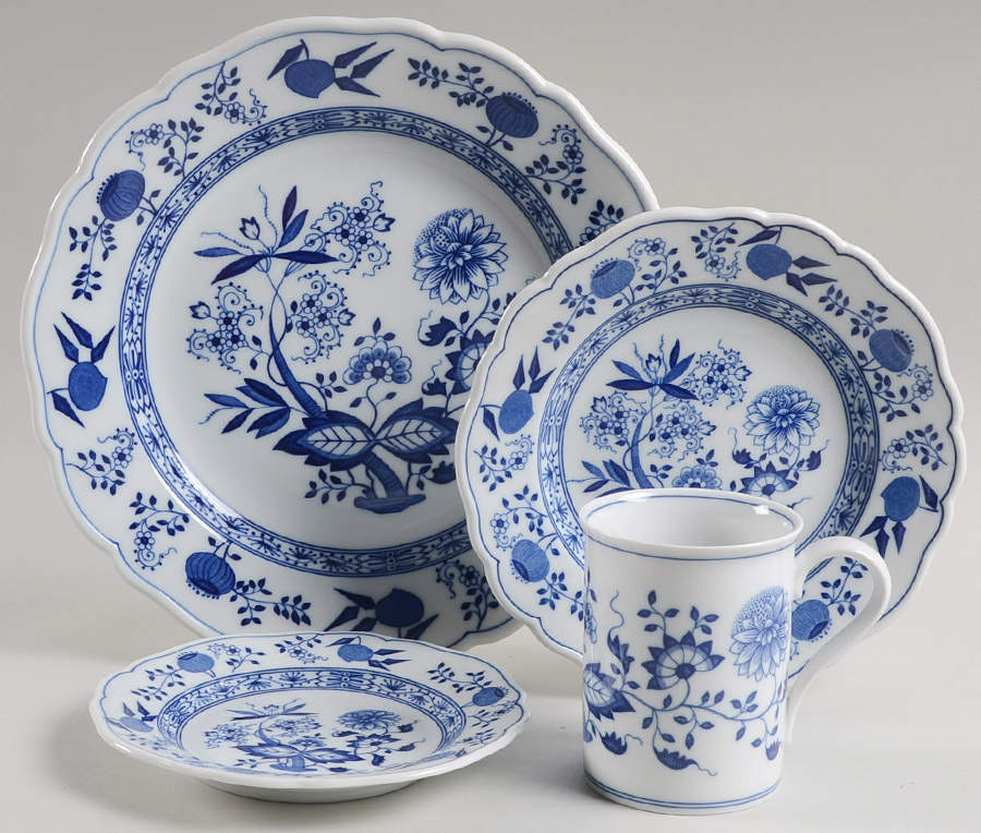 Blue Onion 4 Piece Place Setting by Hutschenreuther-1