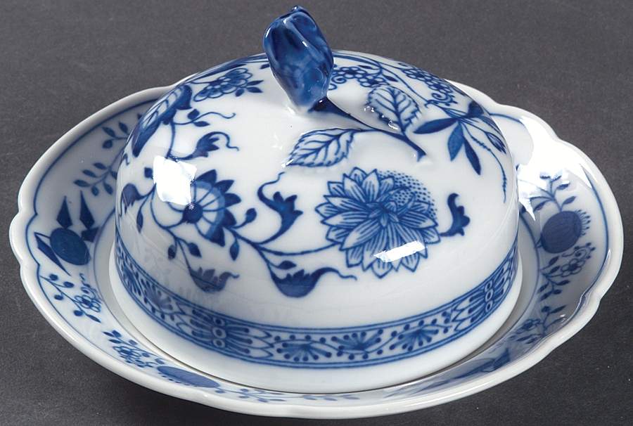 Blue Onion Round Covered Butter by Hutschenreuther-1