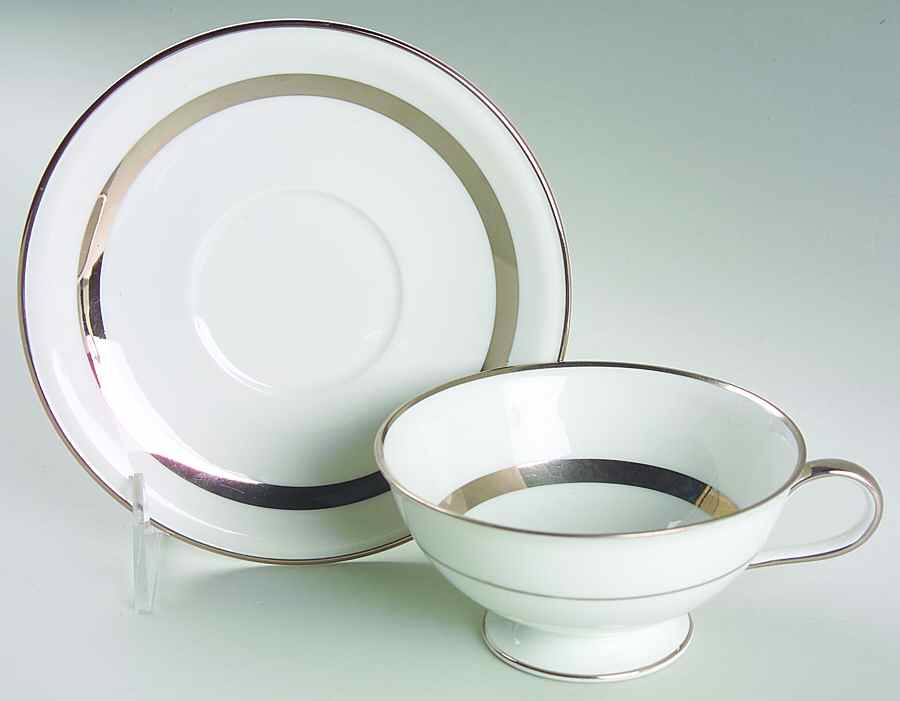 Puritan Footed Cup & Saucer Set by Hutschenreuther-1