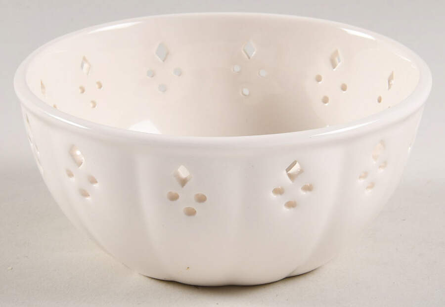 Creamware Pierced Daisy Potpourri with Lid, Base Only by Hartley Greens-1