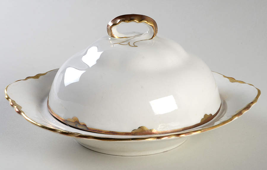 R4906 Round Covered Butter with Strainer by Homer Laughlin -1
