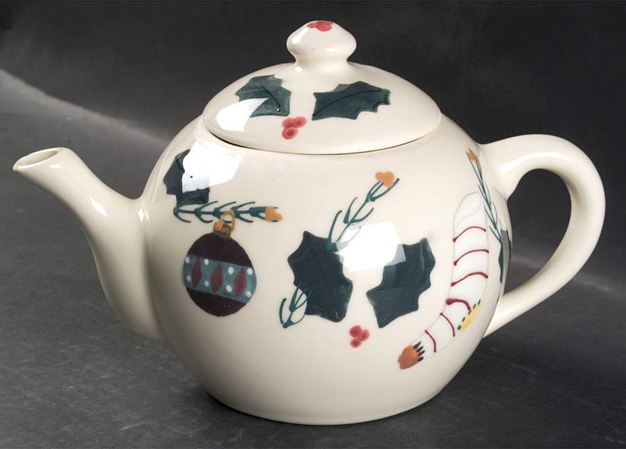 Christmas Traditions Teapot & Lid by Hartstone-1