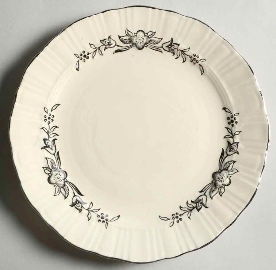Platinum Wreath Dessert/Pie Plate by Homer Laughlin -1