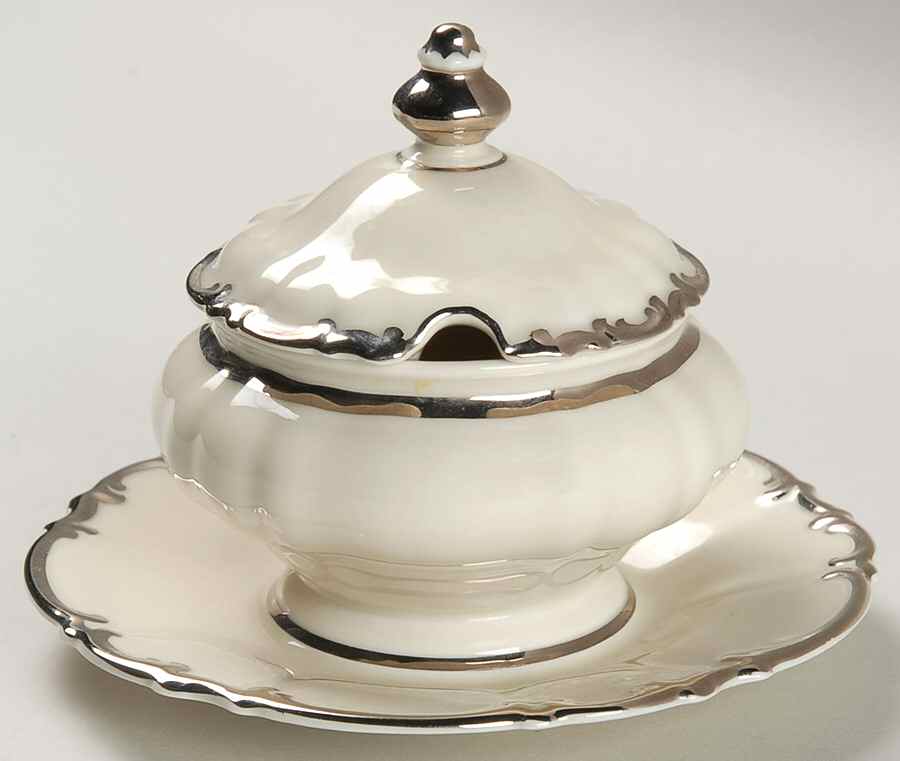 Revere (Cream) Mayonnaise with Attached Underplate & Lid by Hutschenreuther-1