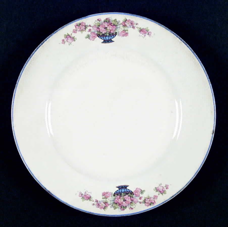 K5913 Dinner Plate by Homer Laughlin -1