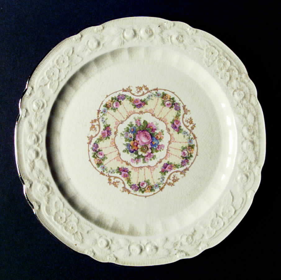 O56 Dinner Plate by Homer Laughlin -1