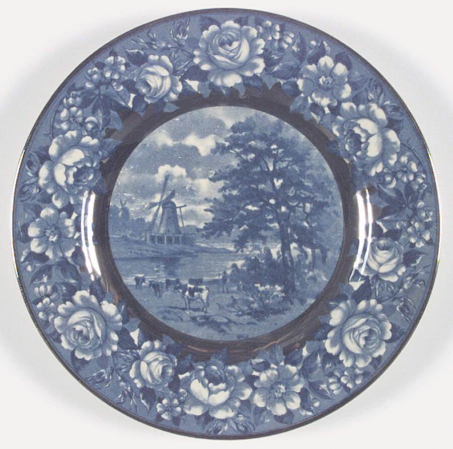 G118 Dinner Plate by Homer Laughlin -1