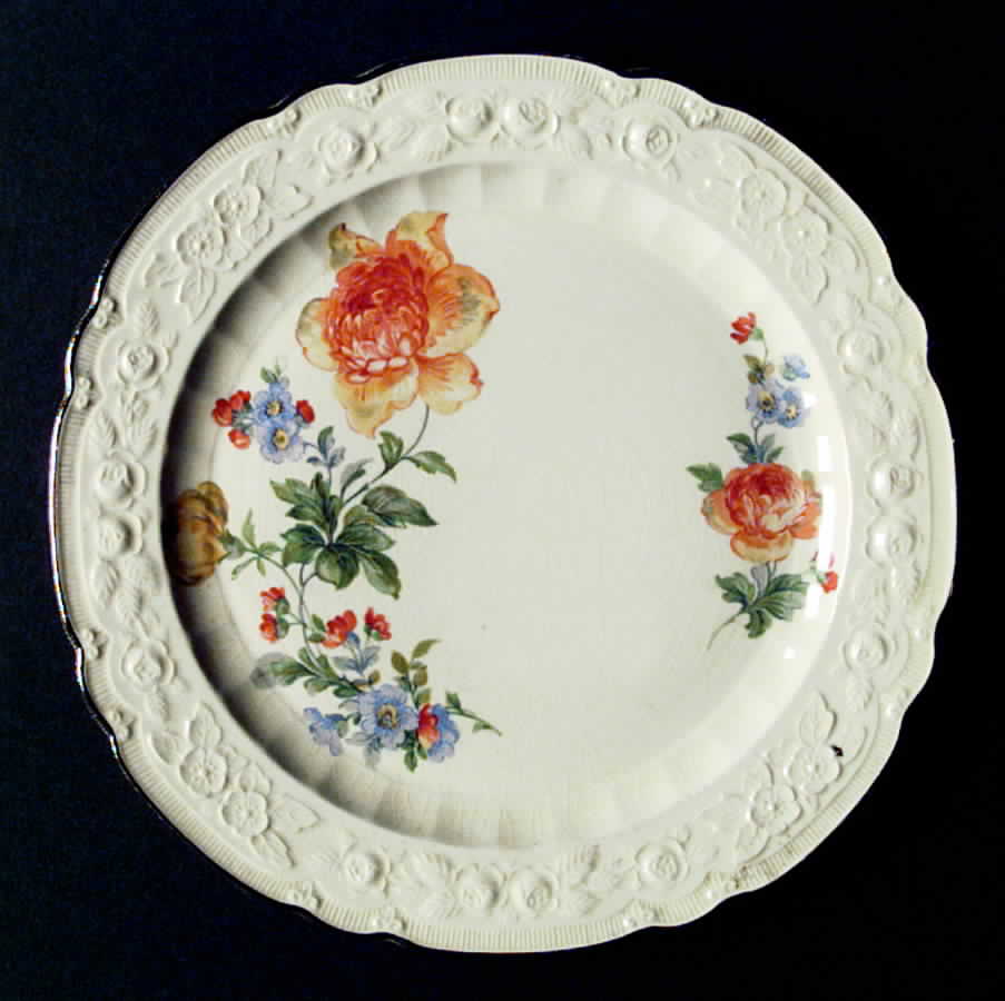 O35 Dinner Plate by Homer Laughlin -1
