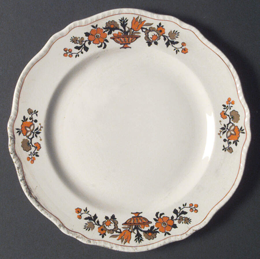 N2423 Dinner Plate by Homer Laughlin -1