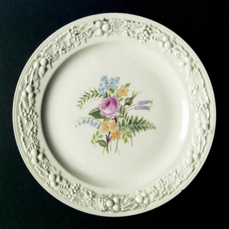 R3651a Dinner Plate by Homer Laughlin -1