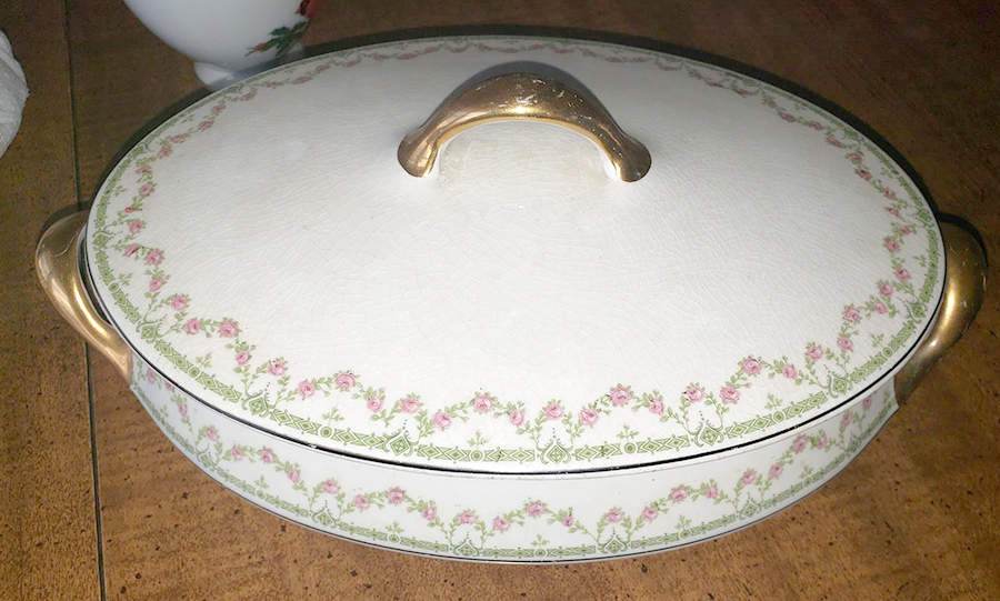 W613 Round Covered Vegetable by Homer Laughlin -1
