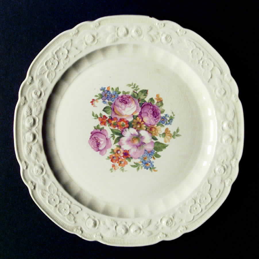 O37 Dinner Plate by Homer Laughlin -1