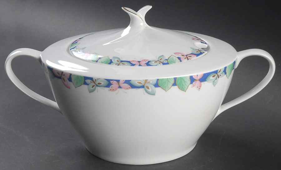 Clivia Tureen &  Lid by Graf Von Henneberg-1