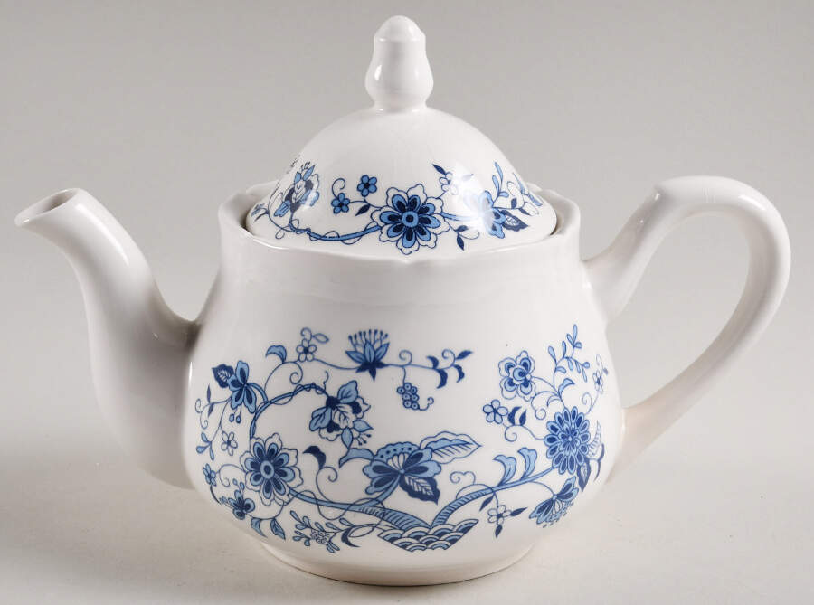 Seine Teapot & Lid by Hankook-1