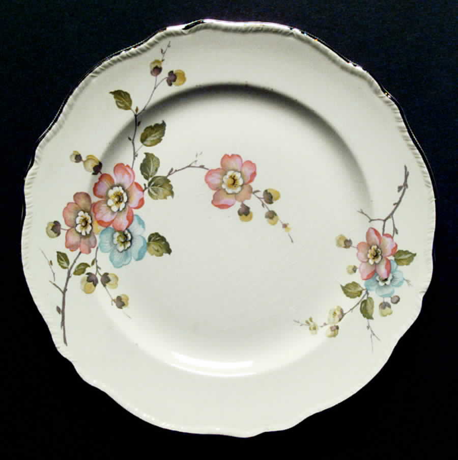 N3943 Dinner Plate by Homer Laughlin -1