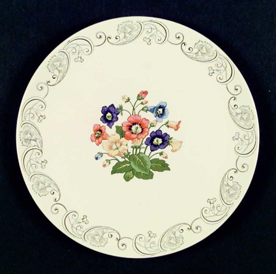 DK3 Cake Plate by Homer Laughlin -1