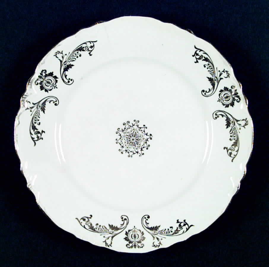 4862 Dinner Plate by Homer Laughlin -1