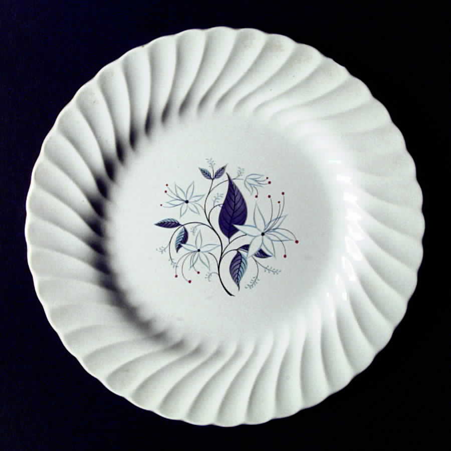 V111 Dinner Plate by Homer Laughlin -1