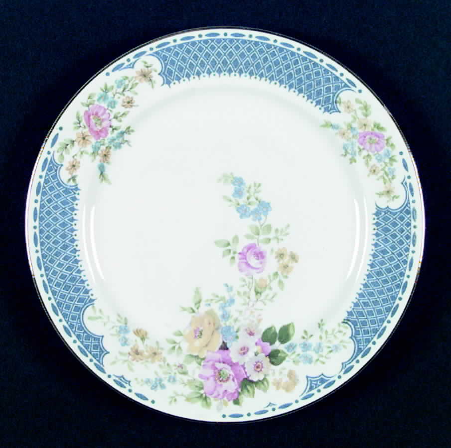 R3499a Dinner Plate by Homer Laughlin -1