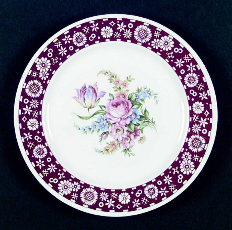 R3446a Dinner Plate by Homer Laughlin -1