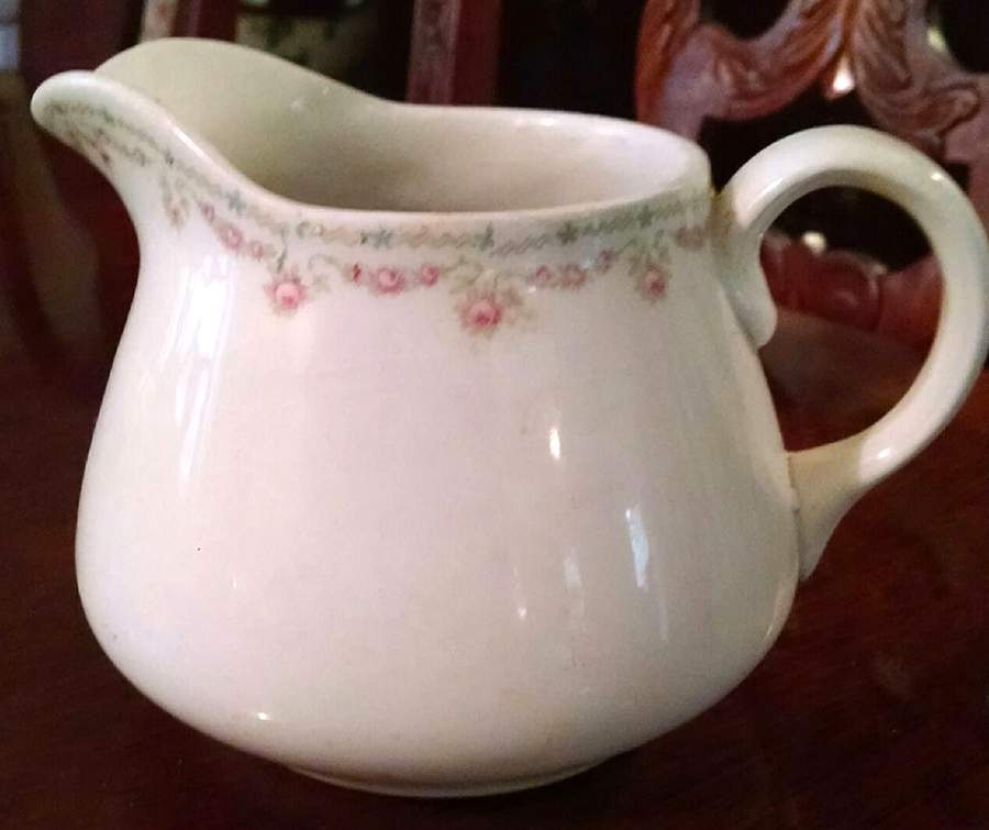 K913 Creamer by Homer Laughlin -1