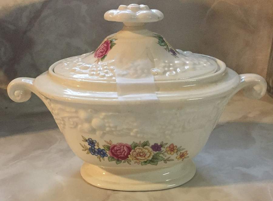 TH21 Sugar Bowl & Lid by Homer Laughlin -1