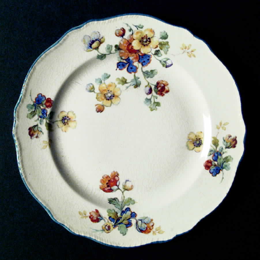 N3923 Dinner Plate by Homer Laughlin -1