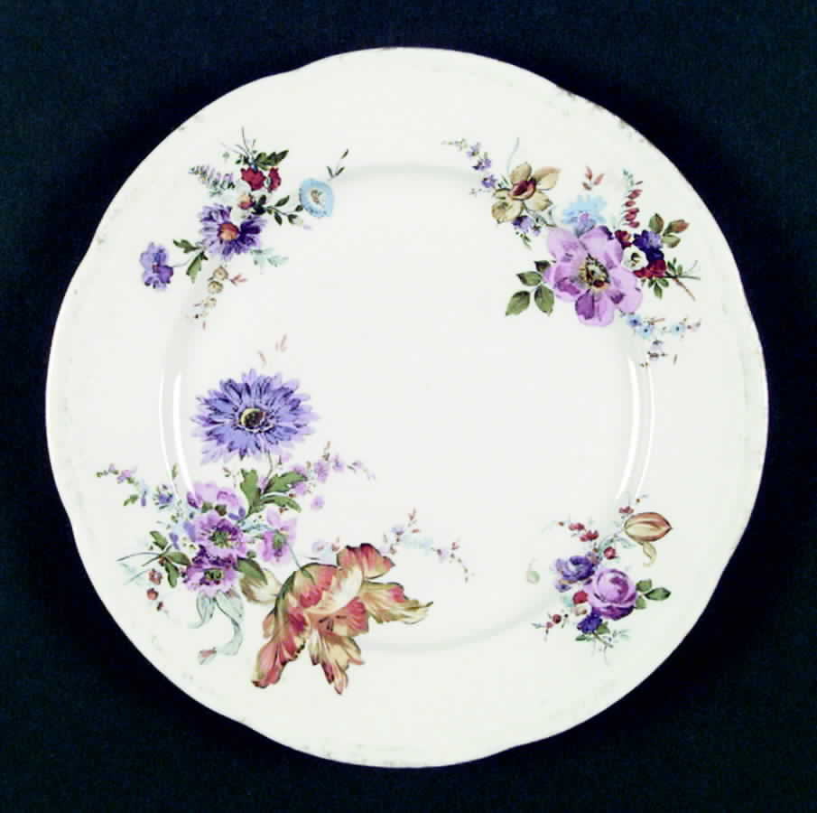 R3683a Dinner Plate by Homer Laughlin -1