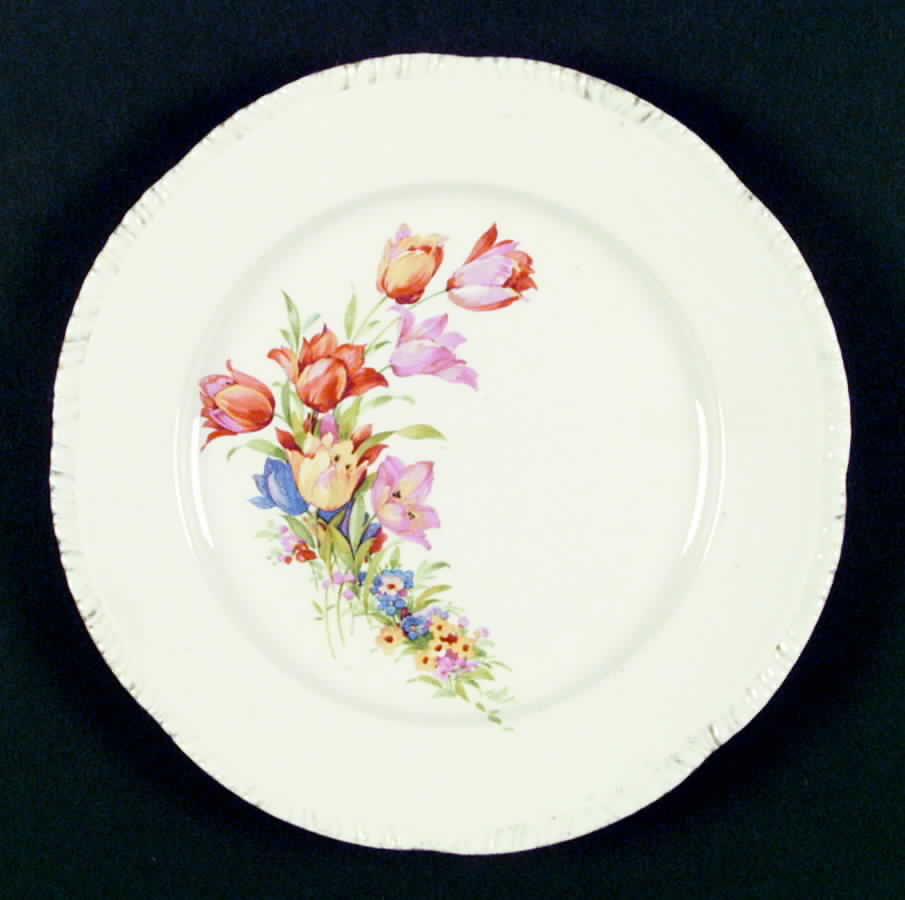 R3739a Dinner Plate by Homer Laughlin -1