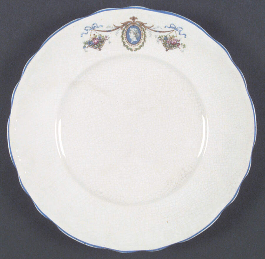 H7213 Dinner Plate by Homer Laughlin -1