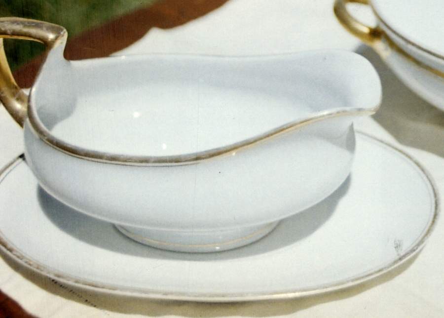2476 Gravy Boat with Attached Underplate by Hub China-1