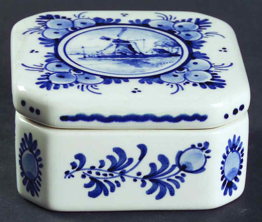 Delfts Blue Square Box with Lid by Holland-1