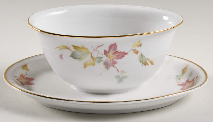 HUT935 Gravy Boat with Attached Underplate by Hutschenreuther-1