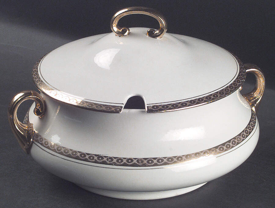 HLC2140 Tureen &  Lid by Homer Laughlin -1