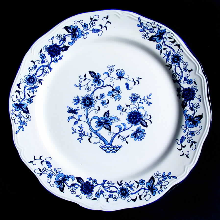 Seine Blue (Scalloped, Blue Trim) Luncheon Plate by Hankook-1