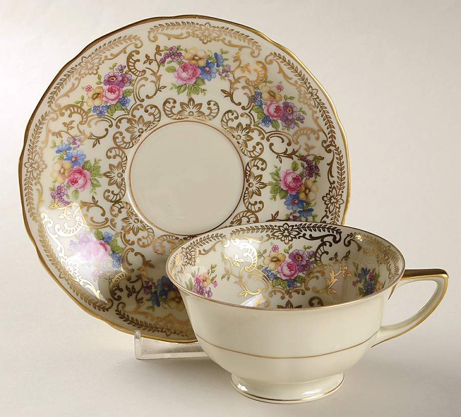 9501 Footed Cup & Saucer Set by Heinrich - H&C-1
