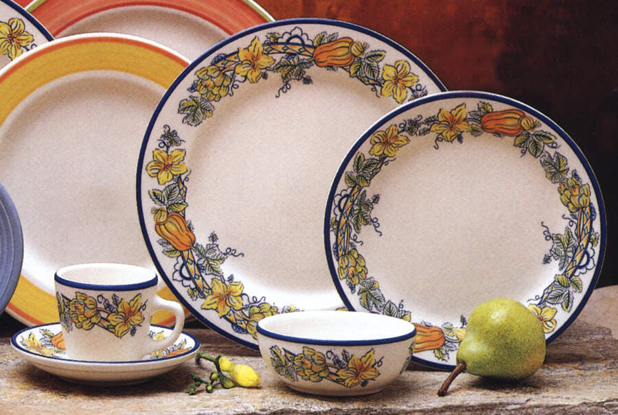 Voletta Luncheon Plate by Homer Laughlin -1