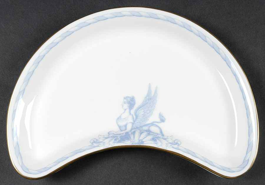 Heraldry Crescent Salad Plate by Home James-1