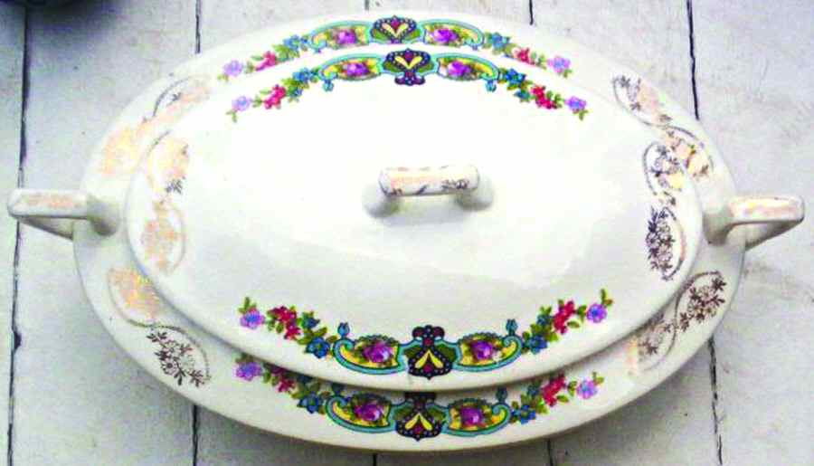 HLC3622 Oval Covered Vegetable by Homer Laughlin -1