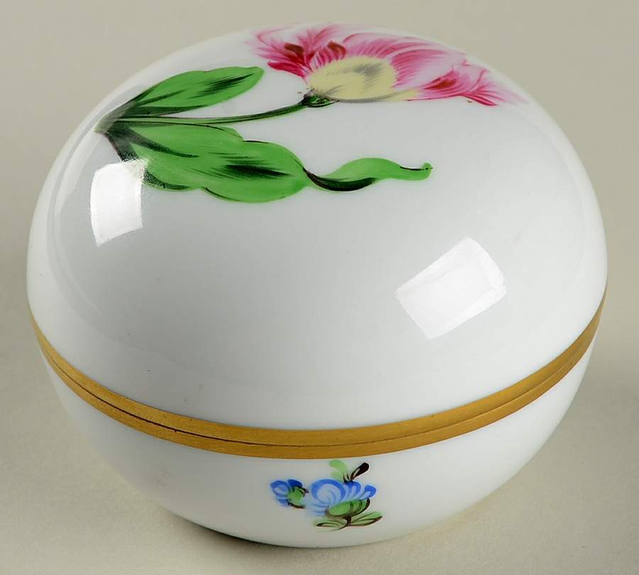 Kitty Small Round Bon Bon & Lid by Herend-1
