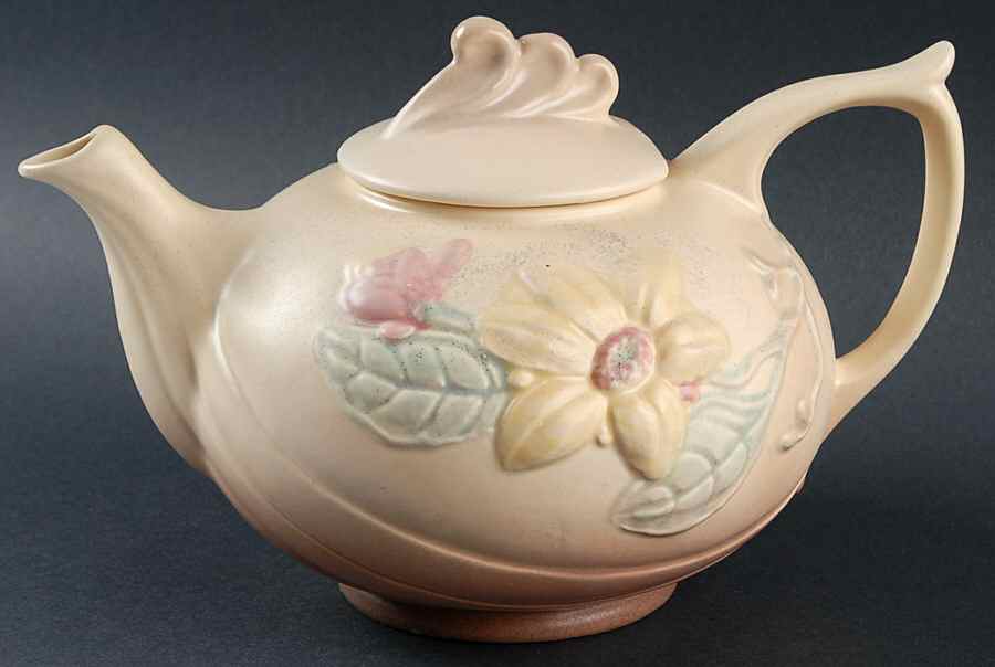 Magnolia (Matte) Teapot & Lid by Hull-1