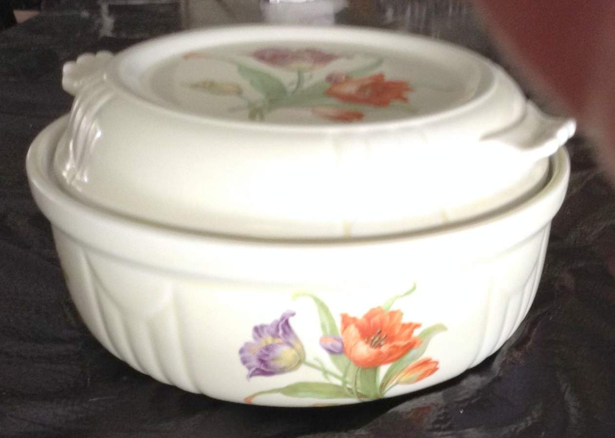 Parrot Tulip 1.5 Quart Radiance Casserole with Lid by Hall-1