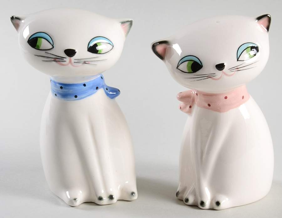 Cozy Kittens Salt & Pepper Set by Howard Holt-1