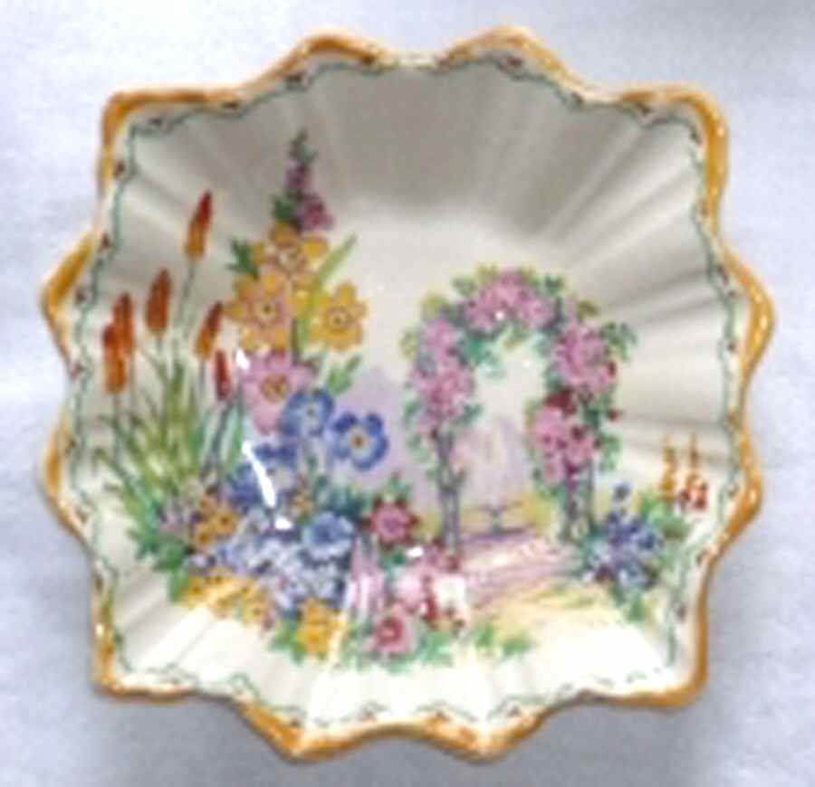 HKI9 Small Square Sweet Meat Dish by Hollinshead & Kirkham-1