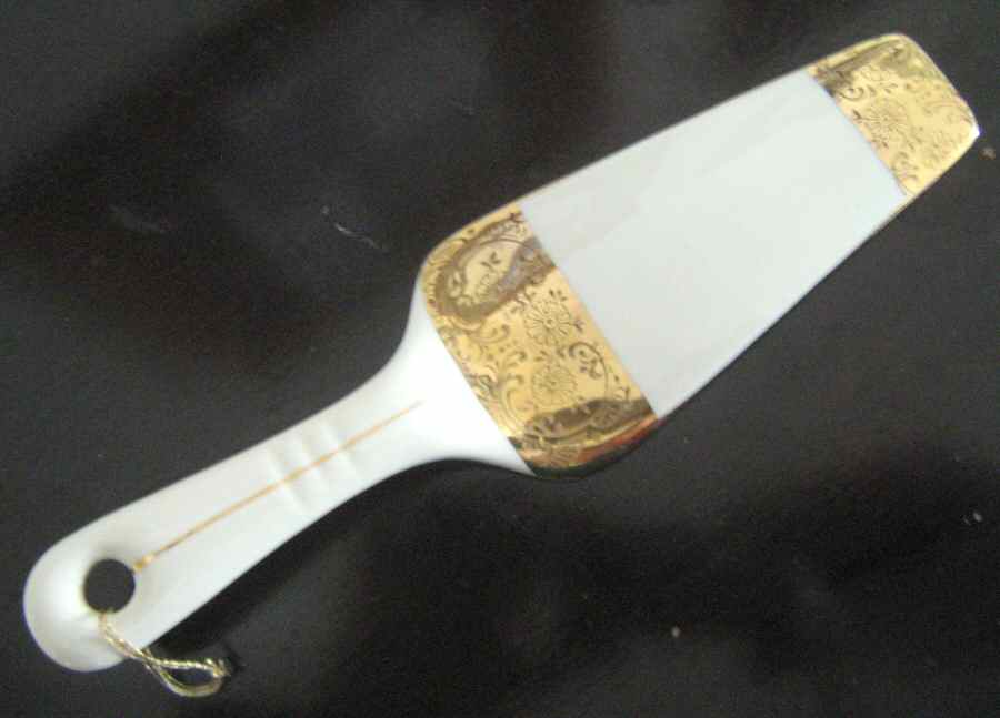 HLC2689 Solid Ceramic Pie/Cake Server by Homer Laughlin -1