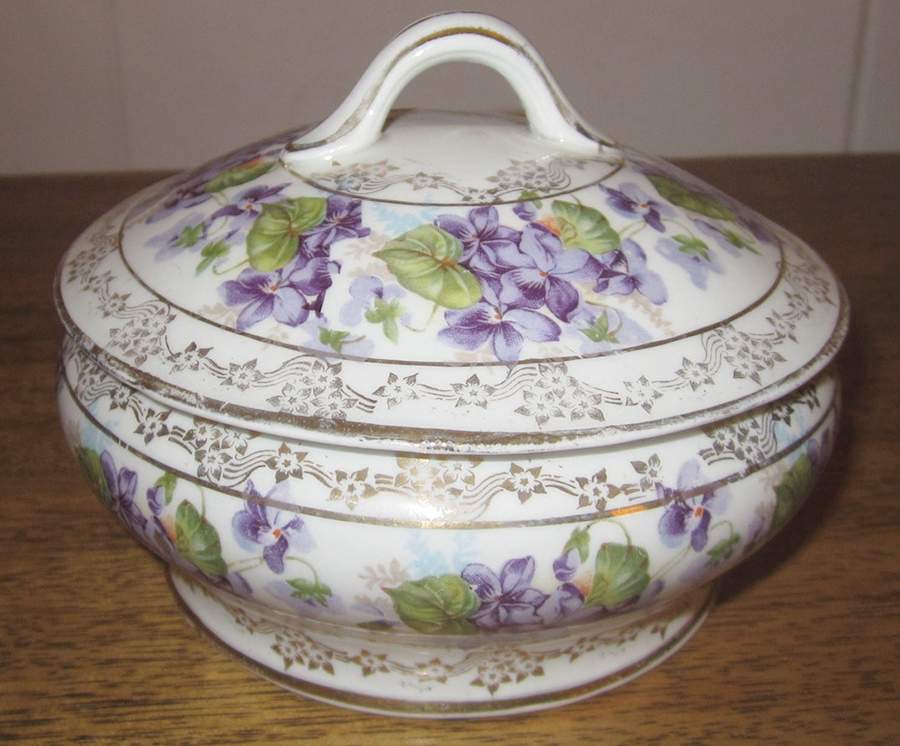 2366 Soap Dish and Lid by Homer Laughlin -1