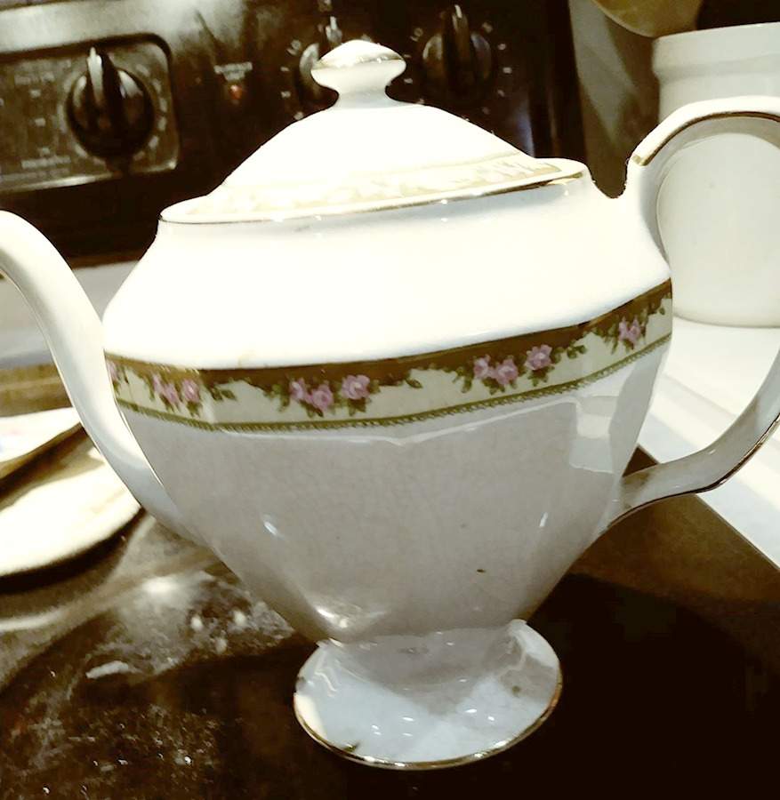 K8515 Teapot & Lid by Homer Laughlin -1